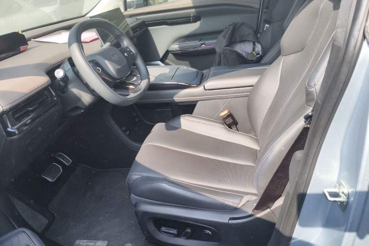 Used Hyptec HT 2023 670 Rear-Drive Ultra-High Voltage Version Left Front Seat