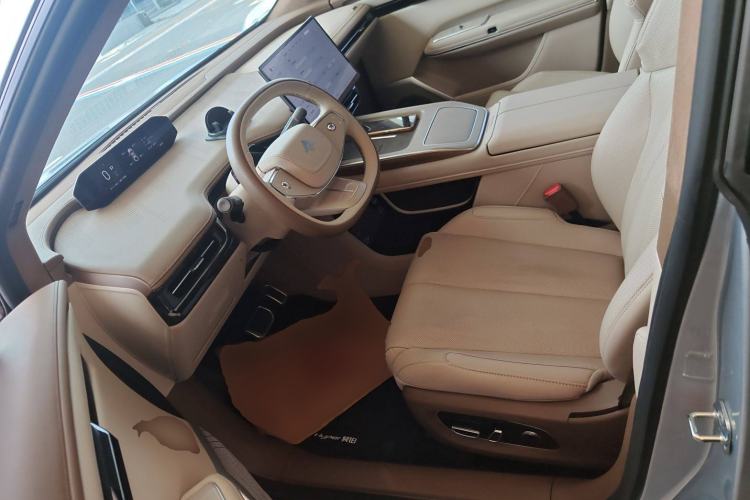 Used Hyptec HT 2023 670鸥翼 Ultra-High Voltage NDA Version Left Front Seat