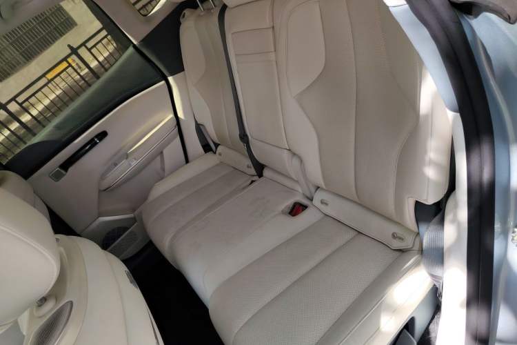 Used Hyptec HT 2023 670 Rear-Drive Ultra-High Voltage Version Left Rear Seat