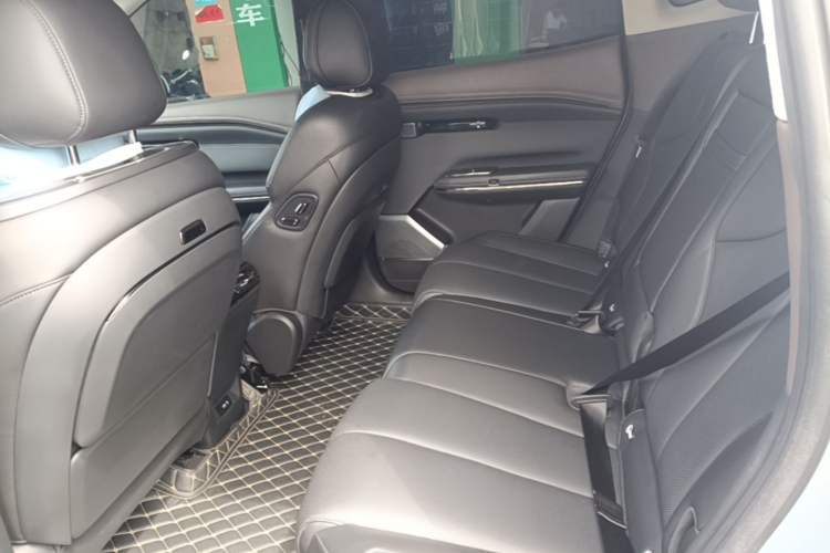 Used Hyptec HT 2023 670 Rear-Drive Ultra-High Voltage Version Left Rear Seat