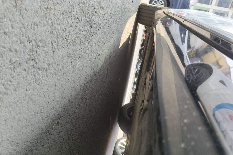 Used Hyptec HT 2023 670 Rear-Drive Ultra-High Voltage Version Left Side Sill