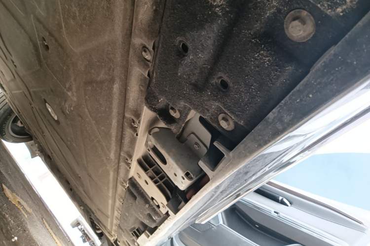 Used Hyptec HT 2023 670 Rear-Drive Ultra-High Voltage Version Left Side Sill