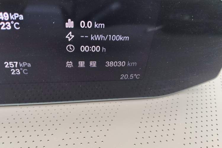 Used Hyptec HT 2023 670 Rear-Drive Ultra-High Voltage Version Odometer Close Up