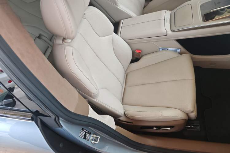 Used Hyptec HT 2023 670鸥翼 Ultra-High Voltage NDA Version Right Front Seat