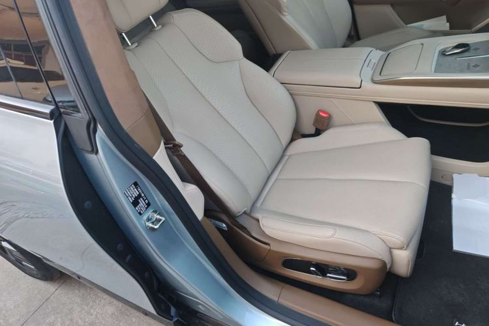 Used Hyptec HT 2023 670鸥翼 Ultra-High Voltage NDA Version Right Front Seat