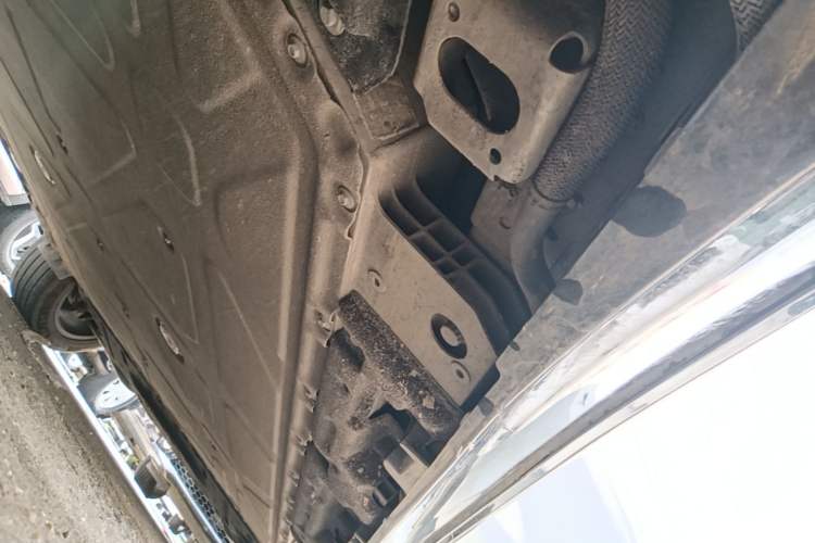 Used Hyptec HT 2023 670 Rear-Drive Ultra-High Voltage Version Right Side Sill