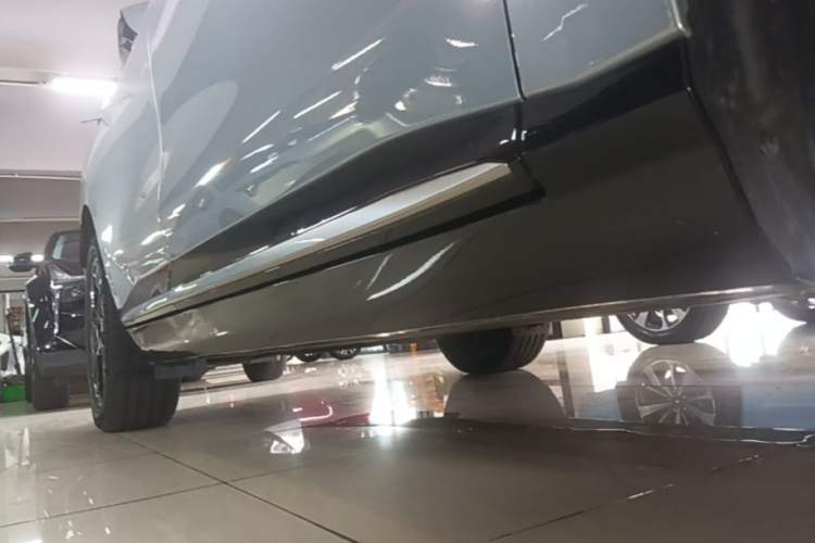 Used Hyptec HT 2023 670 Rear-Drive Ultra-High-Voltage NDA Version Right Side Sill