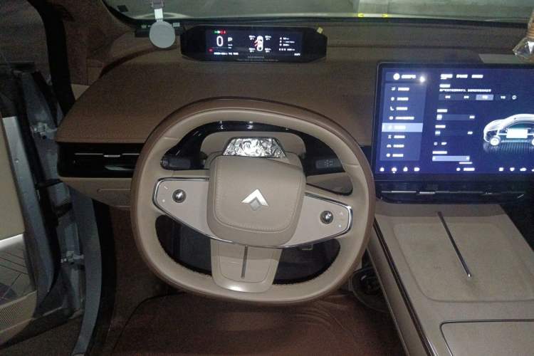 Used Hyptec HT 2023 670 Rear-Drive Ultra-High Voltage Version Steering Wheel