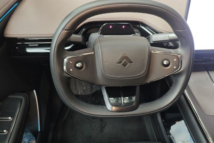 Used Hyptec HT 2023 670 Rear-Drive Ultra-High Voltage Version Steering Wheel