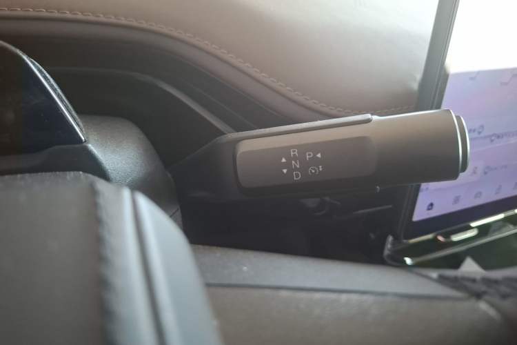 Used Hyptec HT 2023 670 Rear-Drive Ultra-High Voltage Version Gear Lever