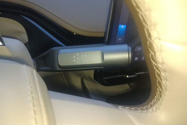 Used Hyptec HT 2023 670 Rear-Drive Ultra-High-Voltage NDA Version Gear Lever