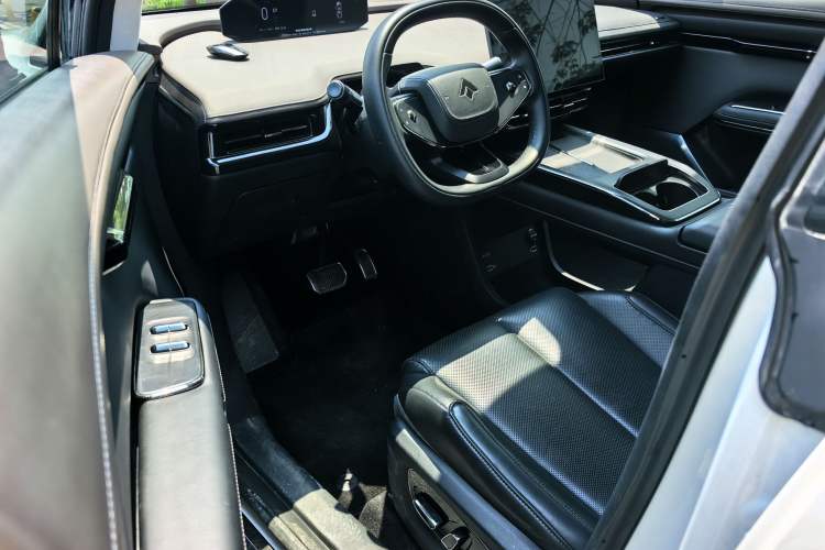 Used Hyptec HT 2023 670 Rear-Drive Ultra-High Voltage Version Interior 2