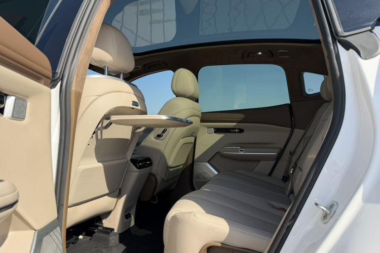 Used Hyptec HT 2023 670 Rear-Drive Ultra-High Voltage Version Interior 3