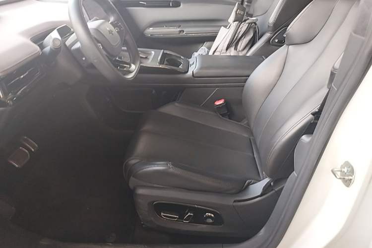 Used Hyptec HT 2023 670 Rear-Drive Ultra-High Voltage Version Left Front Seat