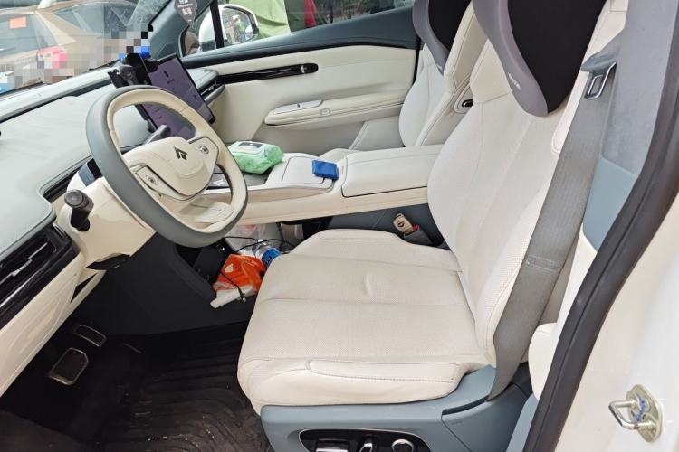 Used Hyptec HT 2023 670鸥翼 Ultra-High Voltage NDA Version Left Front Seat