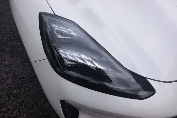 Used Hyptec HT 2023 670 Rear-Drive Ultra-High Voltage Version Right Front Headlight