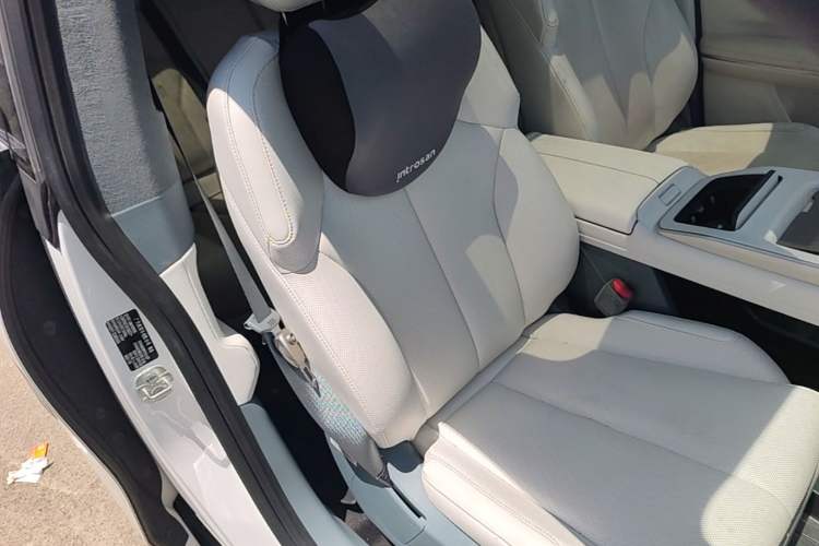 Used Hyptec HT 2023 670鸥翼 Ultra-High Voltage NDA Version Right Front Seat