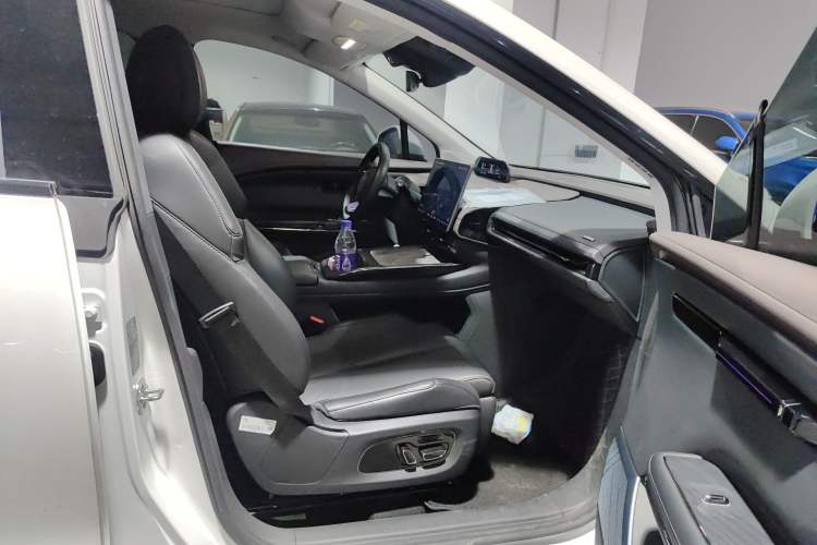Used Hyptec HT 2023 670 Rear-Drive Ultra-High-Voltage NDA Version Right Front Seat