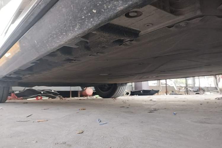 Used Hyptec HT 2023 670 Rear-Drive Ultra-High Voltage Version Right Side Sill