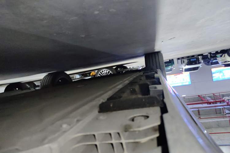 Used Hyptec HT 2023 670 Rear-Drive Ultra-High-Voltage NDA Version Right Side Sill