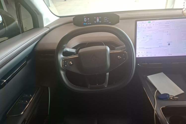 Used Hyptec HT 2023 670 Rear-Drive Ultra-High Voltage Version Steering Wheel