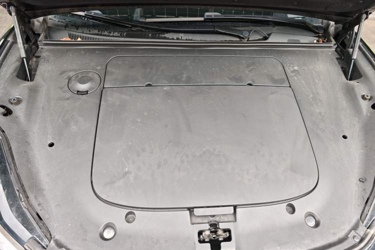 Used Hyptec HT 2024 670 Advanced Intelligent Driving Version Engine Bay