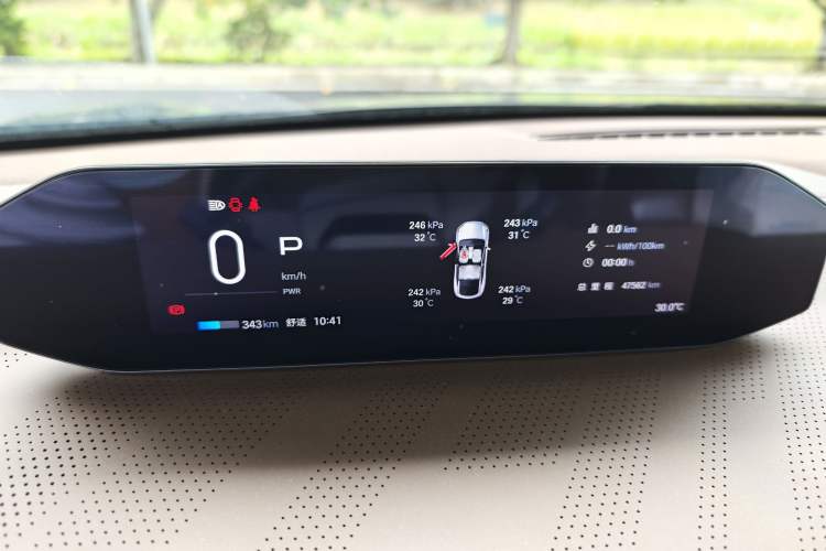 Used Hyptec HT 2024 670 Advanced Intelligent Driving Version Instrument Cluster