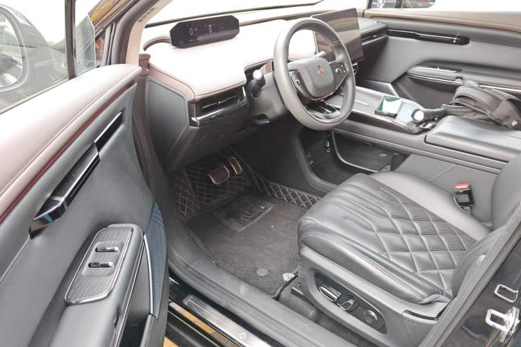 Used Hyptec HT 2024 825 Ultra-High Voltage LiDAR Edition Interior 3