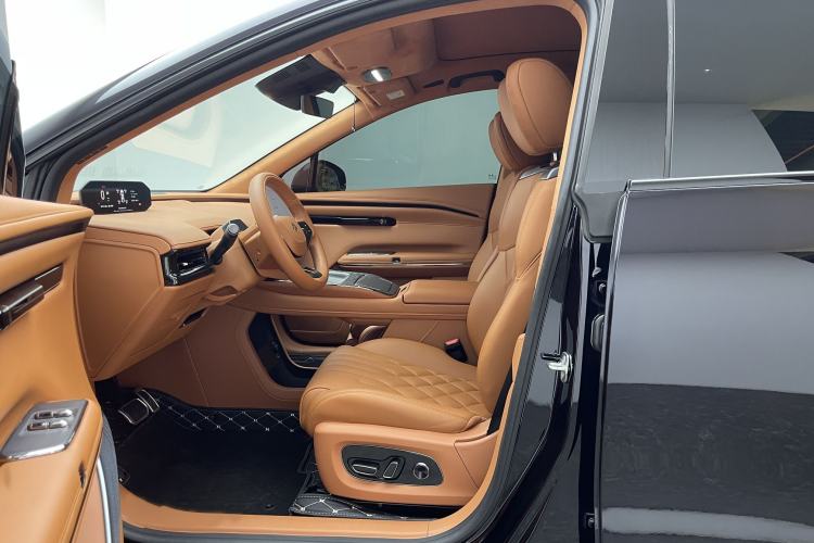 Used Hyptec HT 2024 670 Advanced Intelligent Driving Version Interior 3