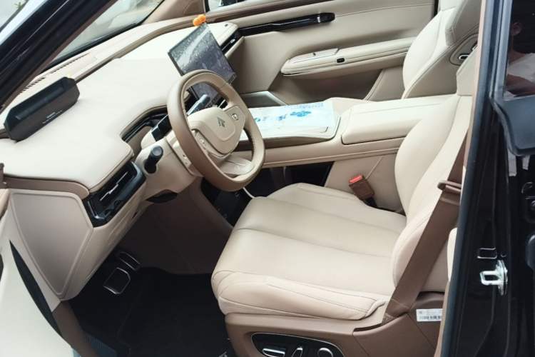 Used Hyptec HT 2024 670 Ultra-High Voltage Deluxe Edition Left Front Seat