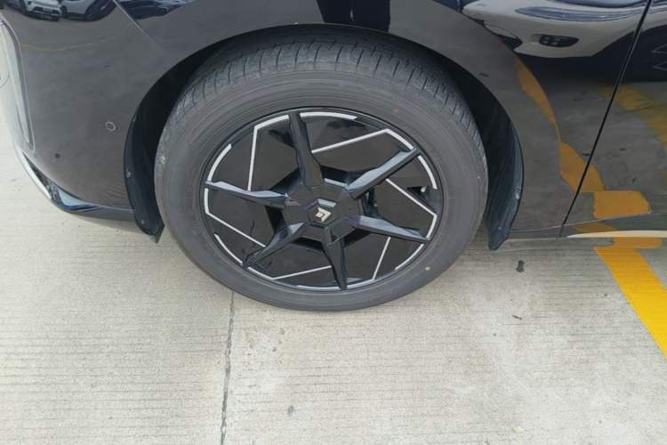 Used Hyptec HT 2024 670 Advanced Intelligent Driving Version Left Front Wheel Hub