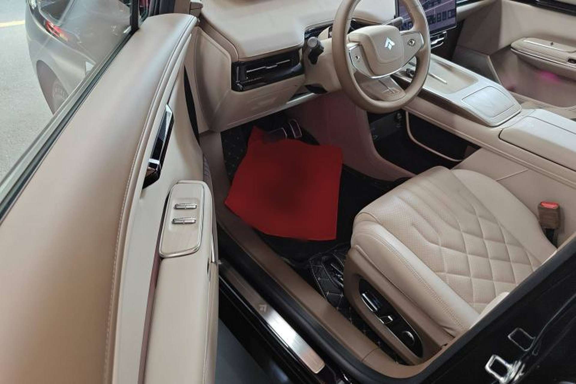 Used Hyptec HT 2024 825 Ultra-High Voltage LiDAR Edition Interior 3