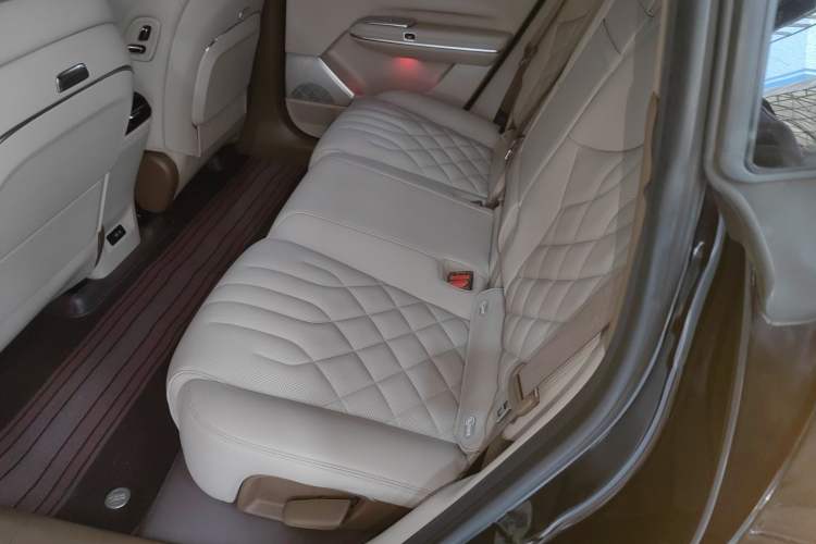 Used Hyptec HT 2024 825 Ultra-High Voltage LiDAR Edition Interior 4