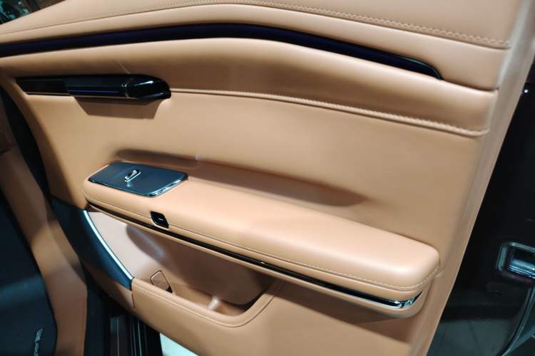 Used Hyptec HT 2024 825 Ultra-High Voltage LiDAR Edition Interior 5