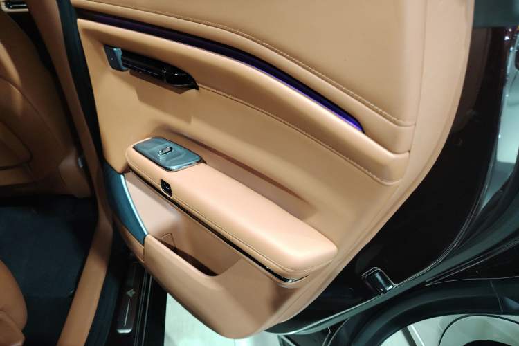 Used Hyptec HT 2024 825 Ultra-High Voltage LiDAR Edition Interior 6