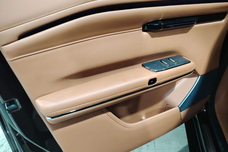 Used Hyptec HT 2024 825 Ultra-High Voltage LiDAR Edition Interior 7