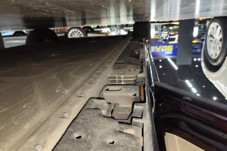 Used Hyptec HT 2024 825 Ultra-High Voltage LiDAR Edition Left Side Sill