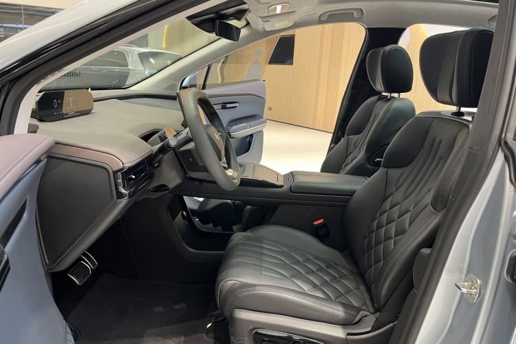 Used Hyptec HT 2024 825 Ultra-High Voltage LiDAR Edition Interior 6