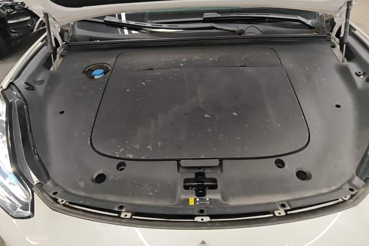 Used Hyptec HT 2024 670 Advanced Intelligent Driving Version Engine Bay