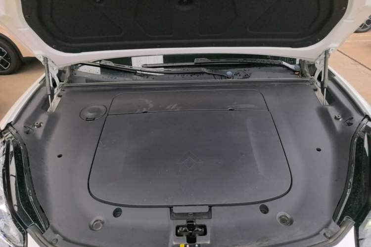 Used Hyptec HT 2024 670 Advanced Intelligent Driving Version Engine Bay