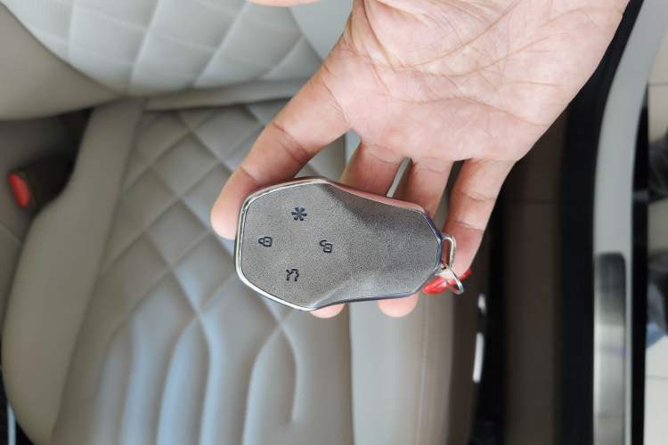 Used Hyptec HT 2024 825 Ultra-High Voltage LiDAR Edition Interior 1