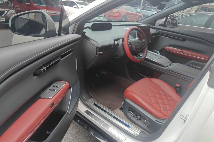 Used Hyptec HT 2024 670 Ultra-High-Voltage LiDAR Edition Interior 3