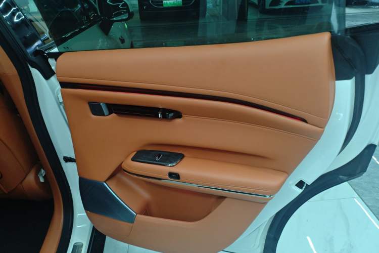 Used Hyptec HT 2024 825 Ultra-High Voltage LiDAR Edition Interior 3