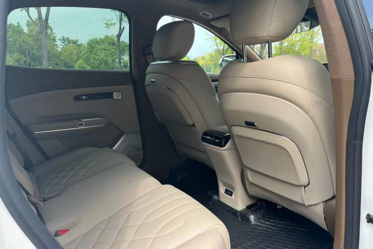 Used Hyptec HT 2024 825 Ultra-High Voltage LiDAR Edition Interior 4