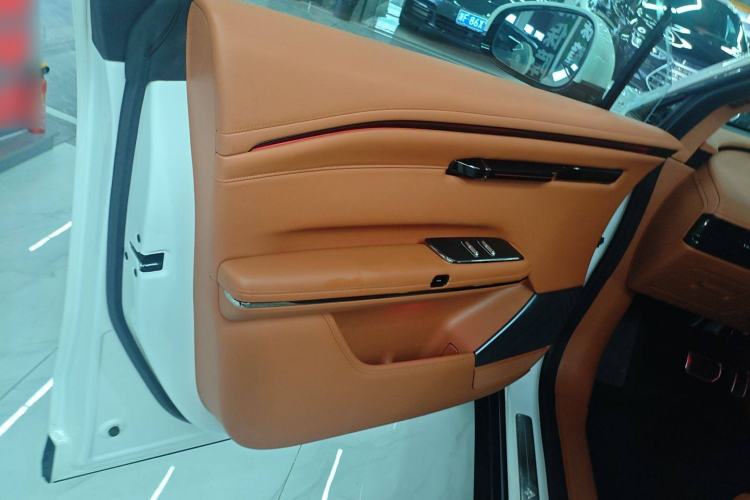 Used Hyptec HT 2024 825 Ultra-High Voltage LiDAR Edition Interior 4