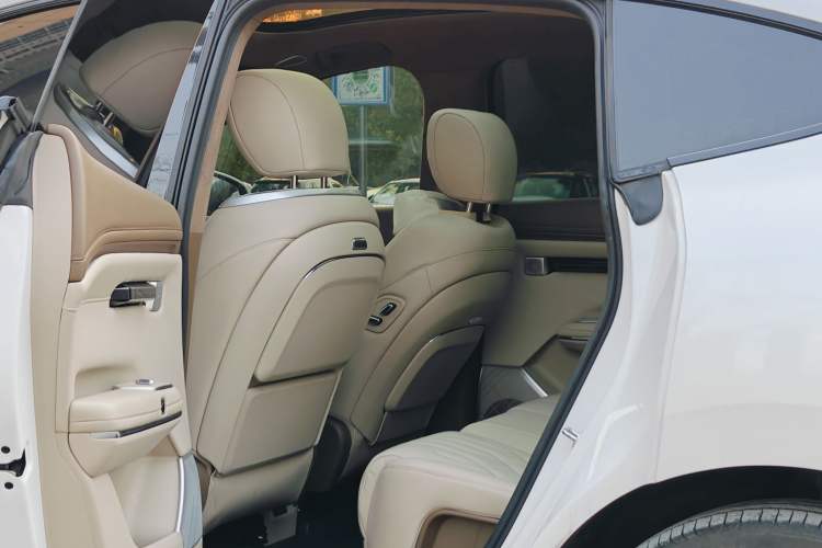 Used Hyptec HT 2024 825 Ultra-High Voltage LiDAR Edition Interior 4