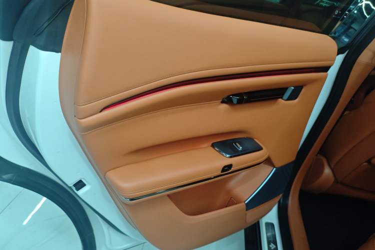 Used Hyptec HT 2024 825 Ultra-High Voltage LiDAR Edition Interior 5