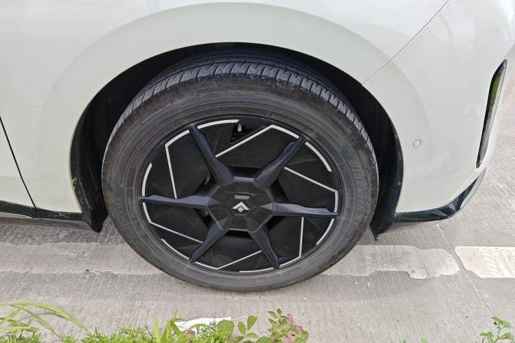 Used Hyptec HT 2024 670 Advanced Intelligent Driving Version Right Front Wheel Hub