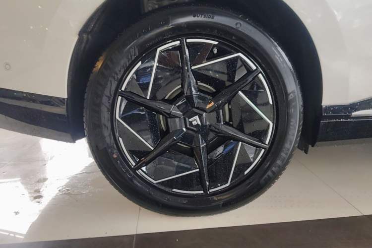 Used Hyptec HT 2024 670 Ultra-High-Voltage LiDAR Edition Right Rear Wheel Hub