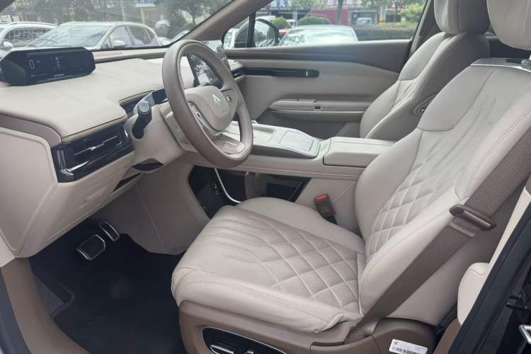 Used Hyptec HT 2025 825 Max Interior 1